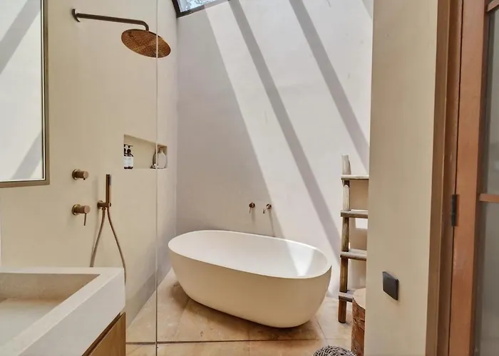 Lucia Tropical 2br Private Pool In